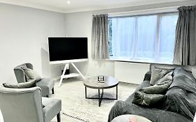 Lovely 1 Bed Apartment, 15Mins From Central London